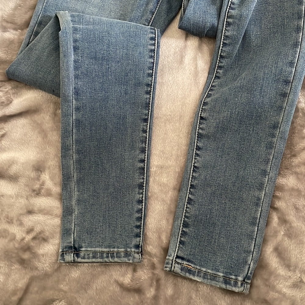 Levi’s 720 High-Rise Super Skinny Jeans - Picture 8 of 11